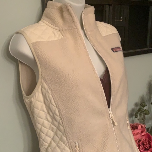 Vineyard Vines Sherpa Quilted Vest - Picture 4 of 9